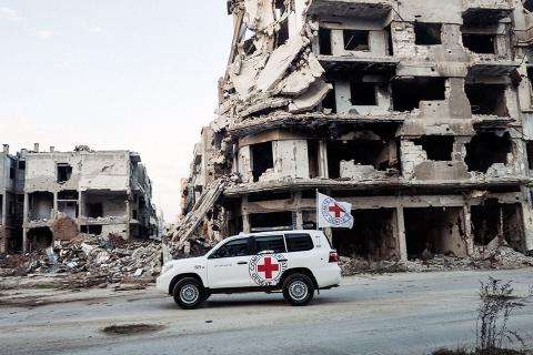 Alt om krigen i syrien - ambulance i bombet by